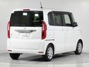 ◆路外逸脱抑制機能◆システムが車線(実線、破線)を検知し、ディスプレー表示とステアリング振動の警告で注意を促すとともに、車線内へ戻るようにステアリング操作を支援します。