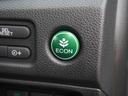 ◆ECONスイッチ(ECONモード)◆エンジンやエアコンといった、クルマ全体の動きを燃費優先で自動制御するECONモード。空調など快適性を優先したいときは、スイッチを押してOFFにできます。