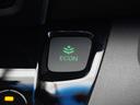 ◆ECONスイッチ(ECONモード)◆エンジンやエアコンといった、クルマ全体の動きを燃費優先で自動制御するECONモード。空調など快適性を優先したいときは、スイッチを押してOFFにできます。