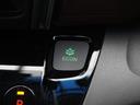 ◆ECONスイッチ(ECONモード)◆エンジンやエアコンといった、クルマ全体の動きを燃費優先で自動制御するECONモード。空調など快適性を優先したいときは、スイッチを押してOFFにできます。