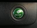 ◆ＥＣＯＮスイッチ（ＥＣＯＮモード）◆エンジンやエアコンといった、クルマ全体の動きを燃費優先で自動制御するＥＣＯＮモード。空調など快適性を優先したいときは、スイッチを押してＯＦＦにできます。