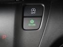 ◆ＥＣＯＮスイッチ（ＥＣＯＮモード）◆エンジンやエアコンといった、クルマ全体の動きを燃費優先で自動制御するＥＣＯＮモード。空調など快適性を優先したいときは、スイッチを押してＯＦＦにできます。