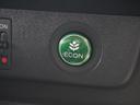 ◆ECONスイッチ(ECONモード)◆エンジンやエアコンといった、クルマ全体の動きを燃費優先で自動制御するECONモード。空調など快適性を優先したいときは、スイッチを押してOFFにできます。