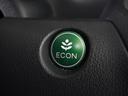◆ＥＣＯＮスイッチ（ＥＣＯＮモード）◆エンジンやエアコンといった、クルマ全体の動きを燃費優先で自動制御するＥＣＯＮモード。空調など快適性を優先したいときは、スイッチを押してＯＦＦにできます。