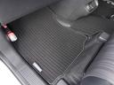 Honda認定中古車に新品の純正フロアマットを装着しました。気分よくドライブをお楽しみいただけます♪