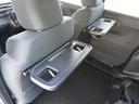 ◆シートバックテーブル◆フロントシートの背面に後席用のテーブルがついています。小物が置けて!カップホルダーもあります、ドライブ中や休憩時にも便利なテーブルです。