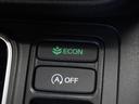 ◆ＥＣＯＮスイッチ（ＥＣＯＮモード）◆エンジンやエアコンといった、クルマ全体の動きを燃費優先で自動制御するＥＣＯＮモード。空調など快適性を優先したいときは、スイッチを押してＯＦＦにできます。