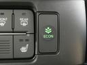 ◆ＥＣＯＮスイッチ（ＥＣＯＮモード）◆エンジンやエアコンといった、クルマ全体の動きを燃費優先で自動制御するＥＣＯＮモード。空調など快適性を優先したいときは、スイッチを押してＯＦＦにできます。