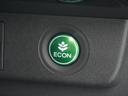 ◆ECONスイッチ(ECONモード)◆エンジンやエアコンといった、クルマ全体の動きを燃費優先で自動制御するECONモード。空調など快適性を優先したいときは、スイッチを押してOFFにできます。