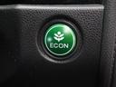 ◆ＥＣＯＮスイッチ（ＥＣＯＮモード）◆エンジンやエアコンといった、クルマ全体の動きを燃費優先で自動制御するＥＣＯＮモード。空調など快適性を優先したいときは、スイッチを押してＯＦＦにできます。
