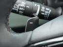 ◆減速セレクター装備◆ステアリングホイールの左右に取り付けられた２つのパドルスイッチで減速の強さを調整。左側の「－」を操作すると減速を強く、右側の「＋」を操作すると減速を弱くすることができます。