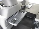 ◆シートバックテーブル◆フロントシートの背面に後席用のテーブルがついています。小物が置けて！カップホルダーもあります、ドライブ中や休憩時にも便利なテーブルです。