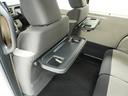 ◆シートバックテーブル◆フロントシートの背面に後席用のテーブルがついています。小物が置けて！カップホルダーもあります、ドライブ中や休憩時にも便利なテーブルです。