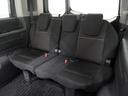 ご家族とスキーやキャンプ、または年に１回、親孝行の温泉旅行。そんな時にとても役に立つ広々３列目シート。普段は畳んでおいて荷物スペースにしても良いですね！