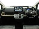 視界広々で運転しやすくロングドライブでも疲れを感じさせないすっきりとまとまったインパネ周りです。
