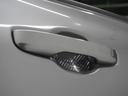 ◆無限ドアハンドルプロテクター◆ドア開閉時に爪などによる傷を防止できるだけでなく、カーボン長のシボ加工を施すことでドアハンドルまわりをスポーティーに演出