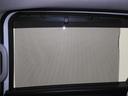 ◆スクリーンサンシェード◆リアドアに装備されています。日差しを和らげ、プライバシーの保護にも役立ちます。後部座席にお子様を乗車させるときも、ゆっくりお昼寝できます♪