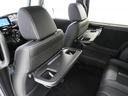◆シートバックテーブル◆フロントシートの背面に後席用のテーブルがついています。小物が置けて！カップホルダーもあります、ドライブ中や休憩時にも便利なテーブルです。
