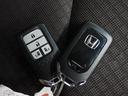 ◆スマートキー◆カギをバッグやポケットに入れたままでもドアロックの開閉ができる『スマートキー』付き！雨天や暗くなってもカギを取り出す必要がなくドアの開錠＆エンジンも始動できます