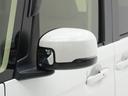 ◆ドアミラーウインカー◆ドアミラーにウインカーを装備しています。対向車に自身の進行方向を合図し安全に運転できます。