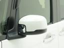 ◆ドアミラーウインカー◆ドアミラーにウインカーを装備しています。対向車に自身の進行方向を合図し安全に運転できます。