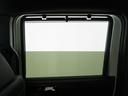 ◆スクリーンサンシェード◆リアドアに装備されています。日差しを和らげ、プライバシーの保護にも役立ちます。後部座席にお子様を乗車させるときも、ゆっくりお昼寝できます♪