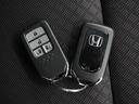 ◆スマートキー◆カギをバッグやポケットに入れたままでもドアロックの開閉ができる『スマートキー』付き！雨天や暗くなってもカギを取り出す必要がなくドアの開錠＆エンジンも始動できます