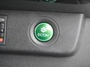 ◆ＥＣＯＮスイッチ（ＥＣＯＮモード）◆エンジンやエアコンといった、クルマ全体の動きを燃費優先で自動制御するＥＣＯＮモード。空調など快適性を優先したいときは、スイッチを押してＯＦＦにできます。