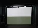 ◆スクリーンサンシェード◆リアドアに装備されています。日差しを和らげ、プライバシーの保護にも役立ちます。後部座席にお子様を乗車させるときも、ゆっくりお昼寝できます♪