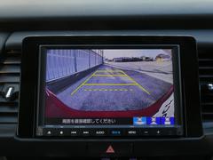 ◆リアワイドカメラシステム◆３種類の表示で後方確認をサポート♪セレクトレバーを「Ｒ」の位置に入れるとカメラ画像に切り替え。ノーマルビューでは従来のリアカメラと同様の標準的なビューで表示します！ 4