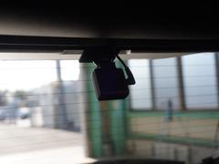 ���μ֤ˤϥꥢ�ˤ�ɥ饤�֥쥳���������������Ƥ���ޤ��������������ʤɤ�Ͽ���뼫ư���Ѥ����֤Ǥ������⤷��λ��Τκݤε�Ͽ�Ϥ������ι�Ԥκݤλפ��ФȤ��ƥɥ饤�֤α�����ڤ��ळ�Ȥ��Ǥ��ޤ��� 5