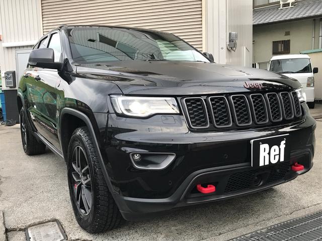 トレイルホーク 100台限定生産 特別仕様車 ガラスコーティング施工済み ワンオーナー 禁煙車 純正アルパイン製プレミアムサウンドシステム ボンネットデカール レザーシート 純正ナビ ETC エアサスペンション(3枚目)
