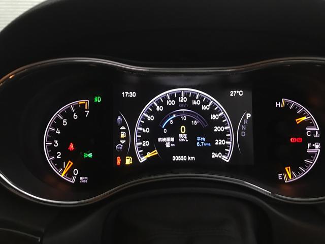 トレイルホーク 100台限定生産 特別仕様車 ガラスコーティング施工済み ワンオーナー 禁煙車 純正アルパイン製プレミアムサウンドシステム ボンネットデカール レザーシート 純正ナビ ETC エアサスペンション(17枚目)