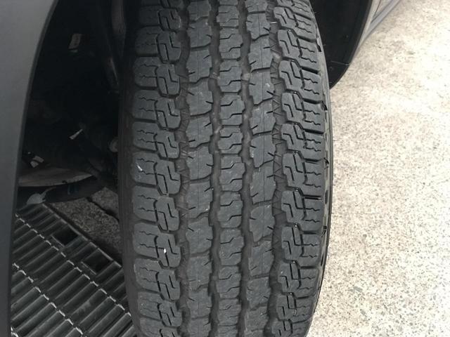 トレイルホーク 100台限定生産 特別仕様車 ガラスコーティング施工済み ワンオーナー 禁煙車 純正アルパイン製プレミアムサウンドシステム ボンネットデカール レザーシート 純正ナビ ETC エアサスペンション(64枚目)