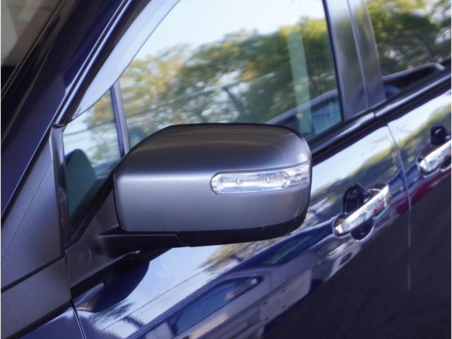 プレマシー ２０Ｓ－スカイアクティブ　セレーブル　７人乗り　弊社指定国産新品タイヤ　ナビ　バックカメラ　片側電動スライドドア　ＥＴＣ　パドルシフト　フルセグＴＶ　Ｂｌｕｅｔｏｏｔｈ　スマートキー　ＨＩＤヘッドライト　１７インチ純正アルミホイール（6枚目）