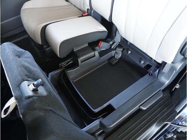 プレマシー ２０Ｓ－スカイアクティブ　セレーブル　７人乗り　弊社指定国産新品タイヤ　ナビ　バックカメラ　片側電動スライドドア　ＥＴＣ　パドルシフト　フルセグＴＶ　Ｂｌｕｅｔｏｏｔｈ　スマートキー　ＨＩＤヘッドライト　１７インチ純正アルミホイール（21枚目）