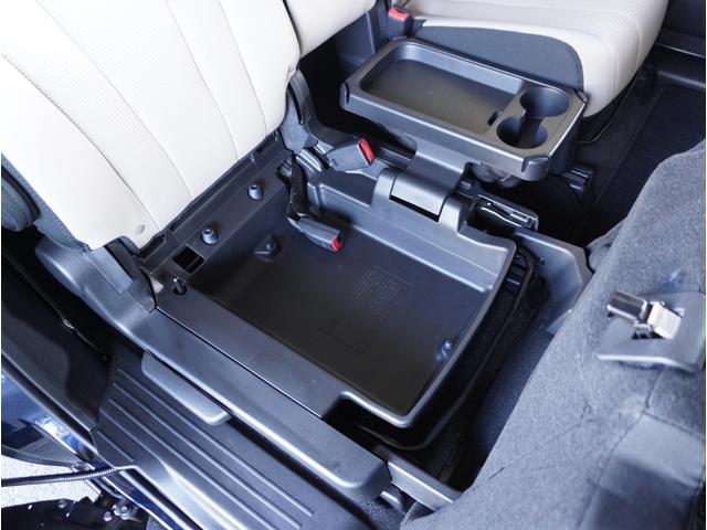 プレマシー ２０Ｓ－スカイアクティブ　セレーブル　７人乗り　弊社指定国産新品タイヤ　ナビ　バックカメラ　片側電動スライドドア　ＥＴＣ　パドルシフト　フルセグＴＶ　Ｂｌｕｅｔｏｏｔｈ　スマートキー　ＨＩＤヘッドライト　１７インチ純正アルミホイール（25枚目）