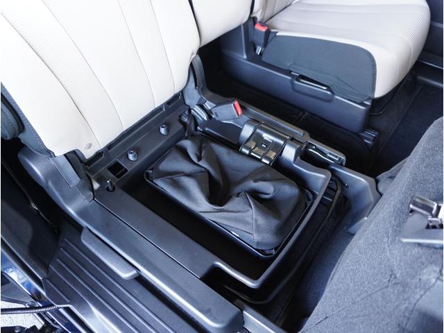 プレマシー ２０Ｓ－スカイアクティブ　セレーブル　７人乗り　弊社指定国産新品タイヤ　ナビ　バックカメラ　片側電動スライドドア　ＥＴＣ　パドルシフト　フルセグＴＶ　Ｂｌｕｅｔｏｏｔｈ　スマートキー　ＨＩＤヘッドライト　１７インチ純正アルミホイール（26枚目）