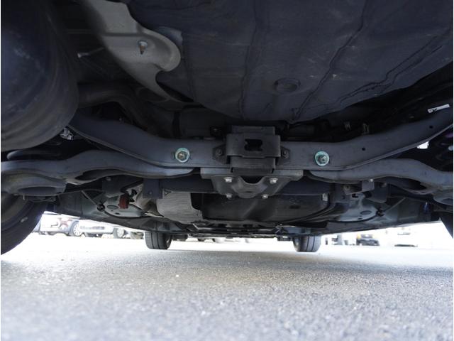 プレマシー ２０Ｓ－スカイアクティブ　セレーブル　７人乗り　弊社指定国産新品タイヤ　ナビ　バックカメラ　片側電動スライドドア　ＥＴＣ　パドルシフト　フルセグＴＶ　Ｂｌｕｅｔｏｏｔｈ　スマートキー　ＨＩＤヘッドライト　１７インチ純正アルミホイール（34枚目）