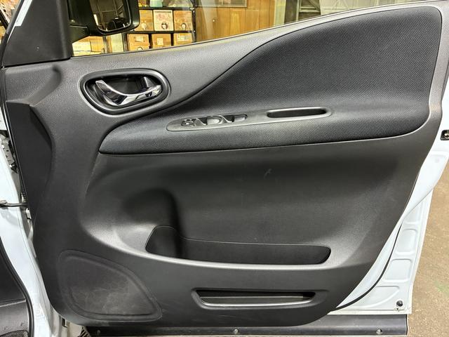 セレナ ハイウェイスターＳ－ＨＶアドバンスドセーフティパック　ＬＥＤヘッドライト　フロントフォグランプ　両側電動スライドドア　純正ナビ　地デジ　アラウンドビューモニター　エマージェンシーブレーキ　Ｂｌｕｅｔｏｏｔｈ　ガイドライン付きバックカメラ（44枚目）