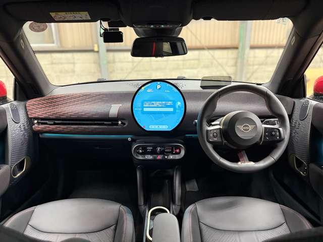 ＭＩＮＩ クーパーＳＥ　ジョン・クーパー・ワークス・トリム　ＪＣＷトリム　ＡＣＣ　ステアリング＆シートヒーター純正ナビ全方位カメラＪＣＷ１８インチホイール　前後ドライブレコーダーＪＣＷスポーツブレーキ　ＨＵＤ　ＡｐｐｌｅＣａｒＰｌａｙ　ＡｎｄｒｏｉｄＡｕｔｏ（3枚目）