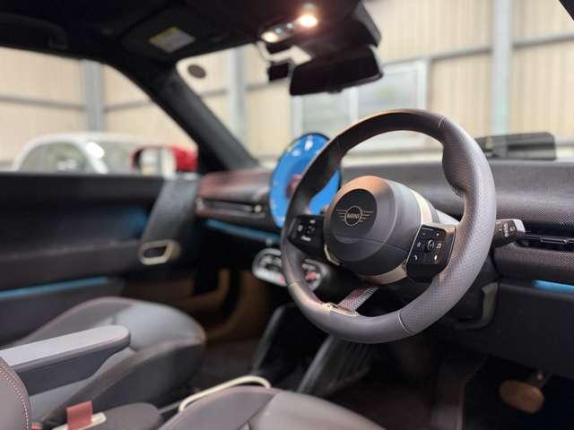 ＭＩＮＩ クーパーＳＥ　ジョン・クーパー・ワークス・トリム　ＪＣＷトリム　ＡＣＣ　ステアリング＆シートヒーター純正ナビ全方位カメラＪＣＷ１８インチホイール　前後ドライブレコーダーＪＣＷスポーツブレーキ　ＨＵＤ　ＡｐｐｌｅＣａｒＰｌａｙ　ＡｎｄｒｏｉｄＡｕｔｏ（7枚目）