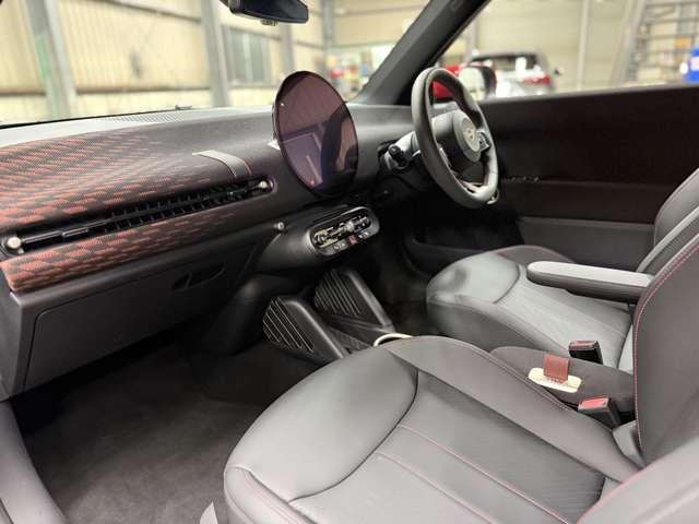 ＭＩＮＩ クーパーＳＥ　ジョン・クーパー・ワークス・トリム　ＪＣＷトリム　ＡＣＣ　ステアリング＆シートヒーター純正ナビ全方位カメラＪＣＷ１８インチホイール　前後ドライブレコーダーＪＣＷスポーツブレーキ　ＨＵＤ　ＡｐｐｌｅＣａｒＰｌａｙ　ＡｎｄｒｏｉｄＡｕｔｏ（9枚目）