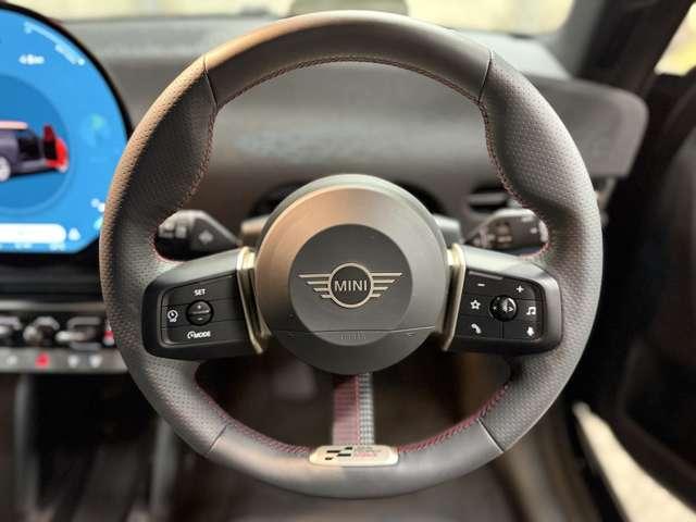 ＭＩＮＩ クーパーＳＥ　ジョン・クーパー・ワークス・トリム　ＪＣＷトリム　ＡＣＣ　ステアリング＆シートヒーター純正ナビ全方位カメラＪＣＷ１８インチホイール　前後ドライブレコーダーＪＣＷスポーツブレーキ　ＨＵＤ　ＡｐｐｌｅＣａｒＰｌａｙ　ＡｎｄｒｏｉｄＡｕｔｏ（17枚目）