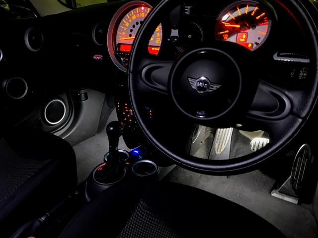 MINI クーパー クラブマン D車/HIDヘッド/Bカメラ/ドラレコ/純正17インチAW/Bluetooth接続可/ETC/LEDフォグポジションナンバ-ル-ム灯/BJドアミラ-&ル-ムミラ-カバ-/レーザー&レーダー探知機(36枚目)