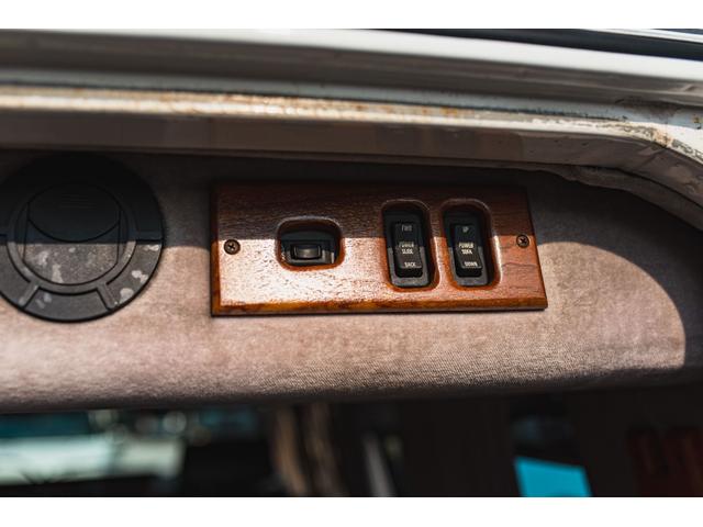 シボレーシェビーバン エクスプローラＬＴＤ　新車並行　バンデューラグリル　ハイルーフコンバージョン　レザー４キャプテン＋電動ベッドシート　ウッドパネル　イルミネーション　灯油式ＦＦヒーター　８ナンバーキャンピング　パワーシート　ナビ　ＴＶ（4枚目）