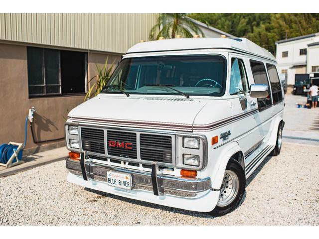 シボレーシェビーバン エクスプローラＬＴＤ　新車並行　バンデューラグリル　ハイルーフコンバージョン　レザー４キャプテン＋電動ベッドシート　ウッドパネル　イルミネーション　灯油式ＦＦヒーター　８ナンバーキャンピング　パワーシート　ナビ　ＴＶ（7枚目）