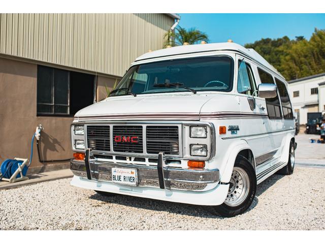 シボレーシェビーバン エクスプローラＬＴＤ　新車並行　バンデューラグリル　ハイルーフコンバージョン　レザー４キャプテン＋電動ベッドシート　ウッドパネル　イルミネーション　灯油式ＦＦヒーター　８ナンバーキャンピング　パワーシート　ナビ　ＴＶ（8枚目）