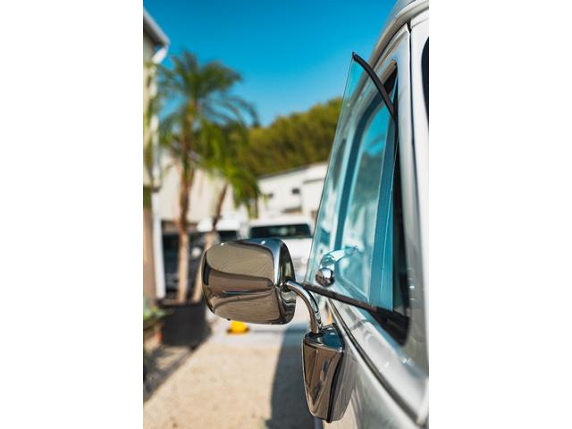 シボレーシェビーバン エクスプローラＬＴＤ　新車並行　バンデューラグリル　ハイルーフコンバージョン　レザー４キャプテン＋電動ベッドシート　ウッドパネル　イルミネーション　灯油式ＦＦヒーター　８ナンバーキャンピング　パワーシート　ナビ　ＴＶ（19枚目）