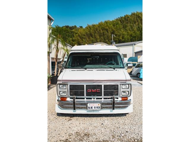 シボレーシェビーバン エクスプローラＬＴＤ　新車並行　バンデューラグリル　ハイルーフコンバージョン　レザー４キャプテン＋電動ベッドシート　ウッドパネル　イルミネーション　灯油式ＦＦヒーター　８ナンバーキャンピング　パワーシート　ナビ　ＴＶ（25枚目）